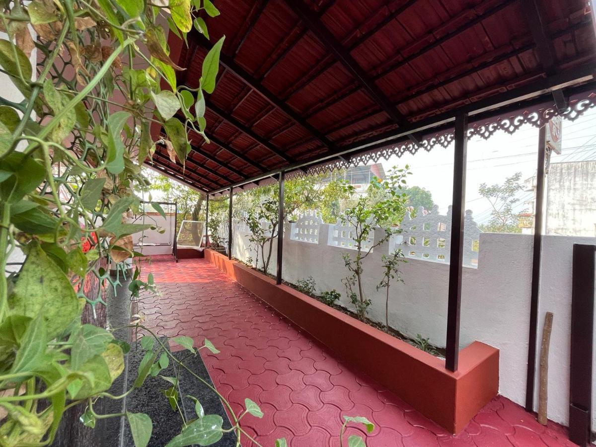 Gayatri Homestay Ratnāgiri Eksteriør billede