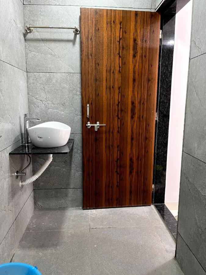 Gayatri Homestay Ratnāgiri Eksteriør billede